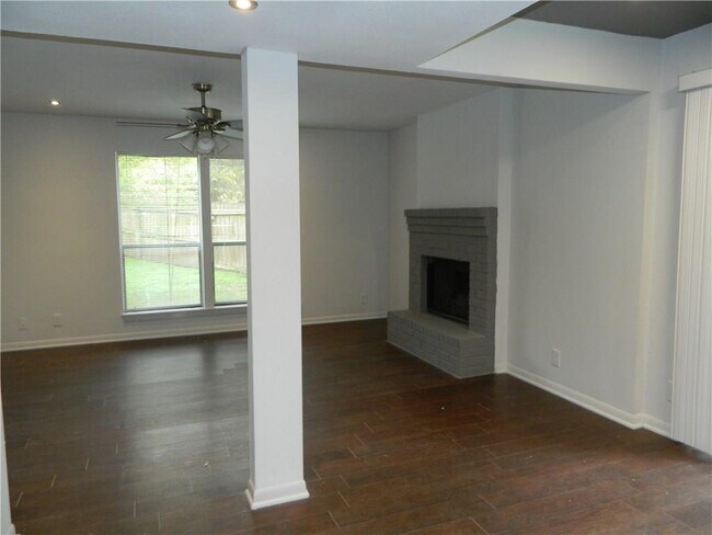 Building Photo - 8002 Hood Cir
