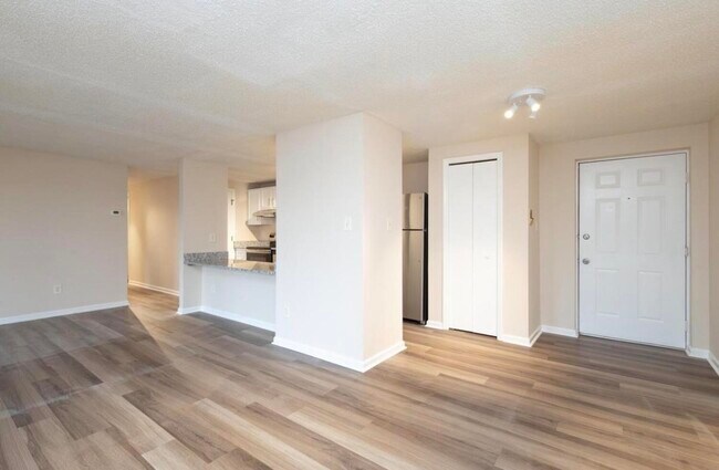 Building Photo - 9500 Shannon Green Dr