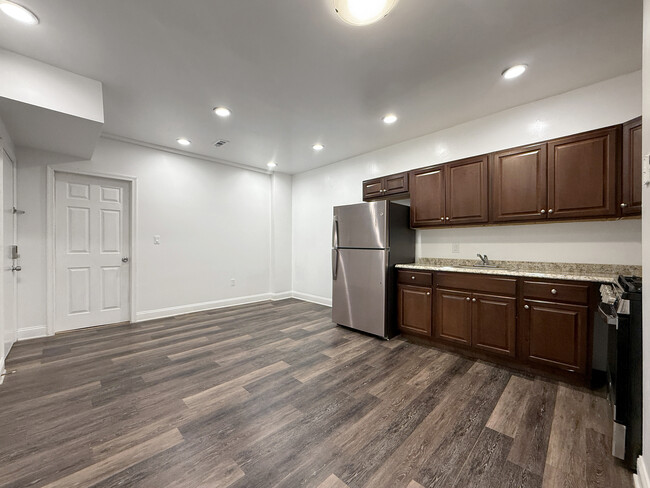 Foto del edificio - 1652 W Virginia Ave NE