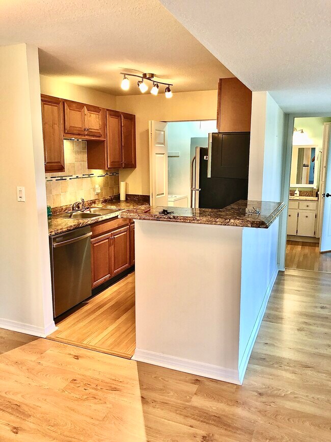 Building Photo - 455 Alt 19