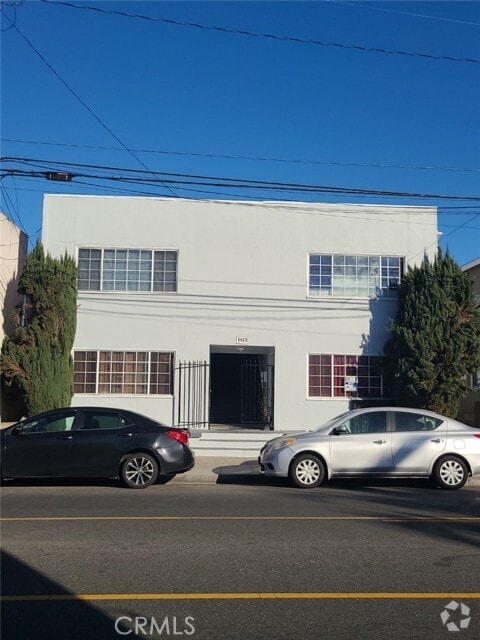 Building Photo - 1432 Cherry Ave