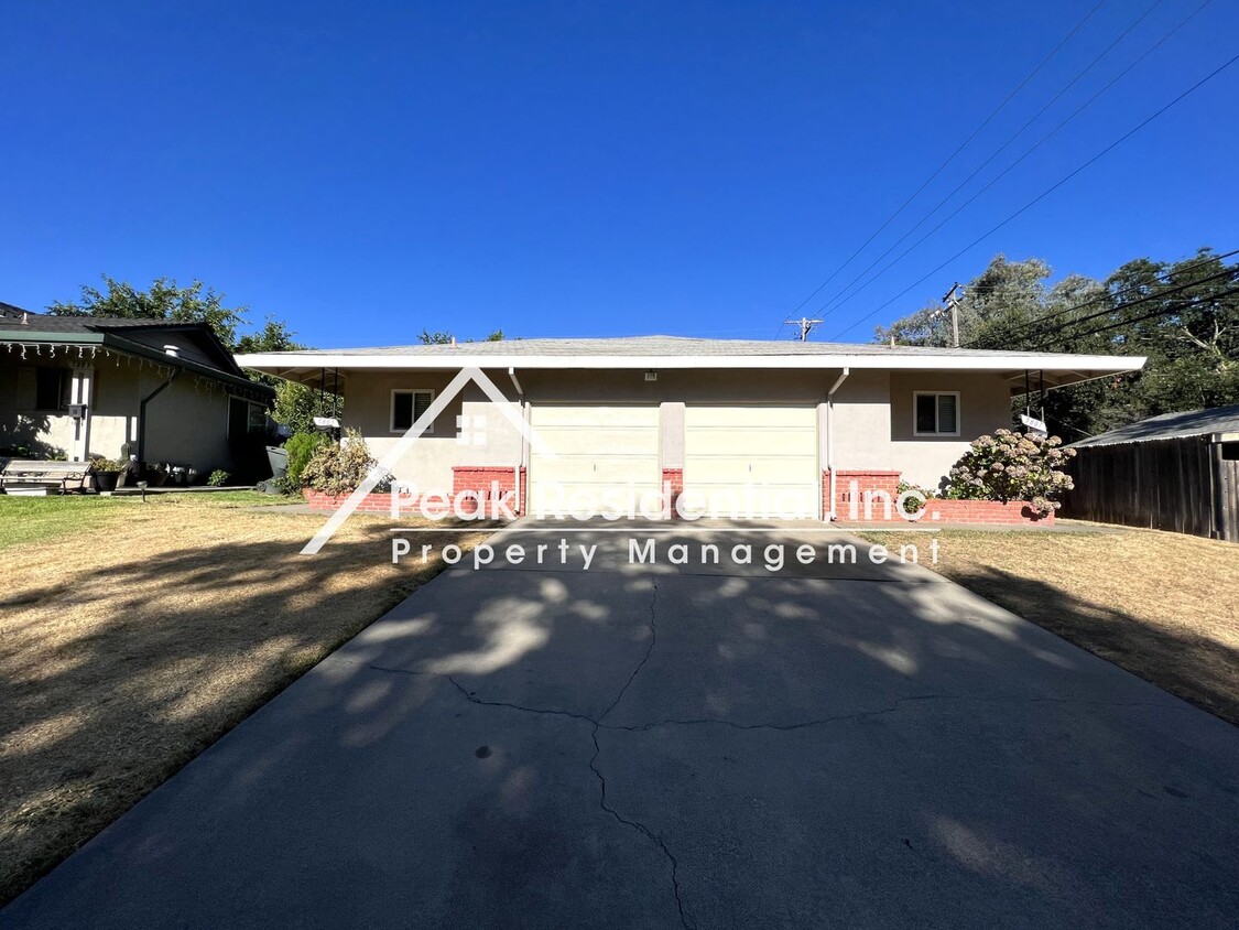 Primary Photo - Updated 2bd/1ba Carmichael Duplex with Gar...