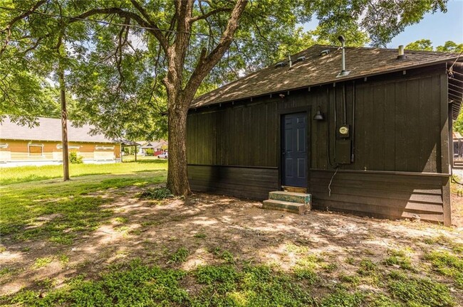 Building Photo - Beautifully remodeled single family home, ...