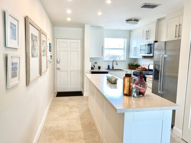 Cocina de concepto abierto - 6025 Shore Blvd S
