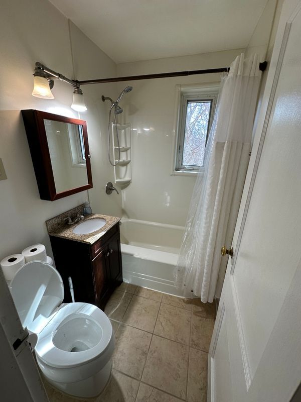 Foto del edificio - 10311 Montrose Ave