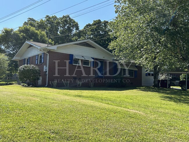 Foto del edificio - 2703 Lakeridge Cir NW