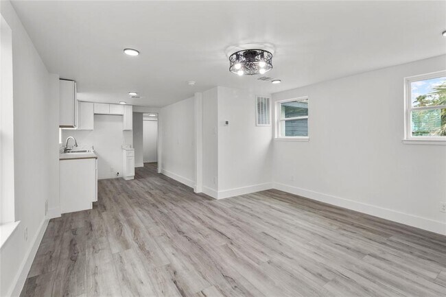 Foto del edificio - 3312 Sealy Ave