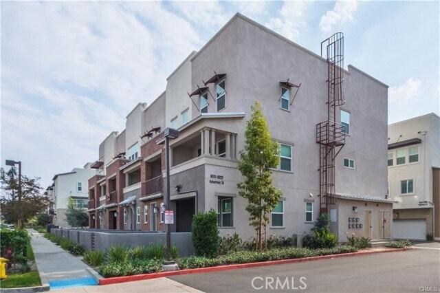 Foto principal - 8010 Ackerman St