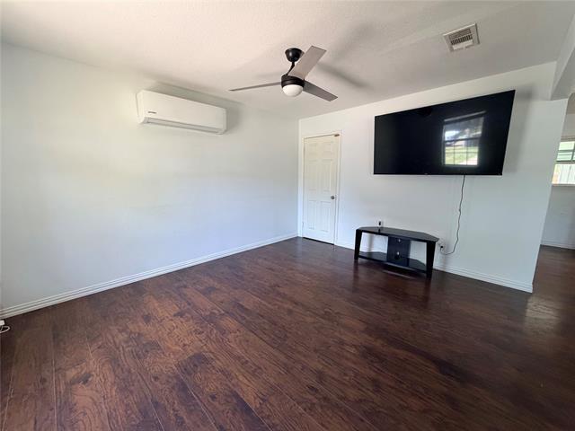 Building Photo - 1109 Leyenda Dr
