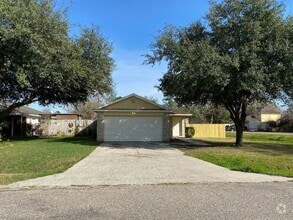 Building Photo - 1106 Greencroft St