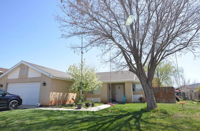 Foto del edificio - 36 N 4050 W