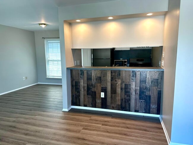 Building Photo - 28426 Longmeadow Ln