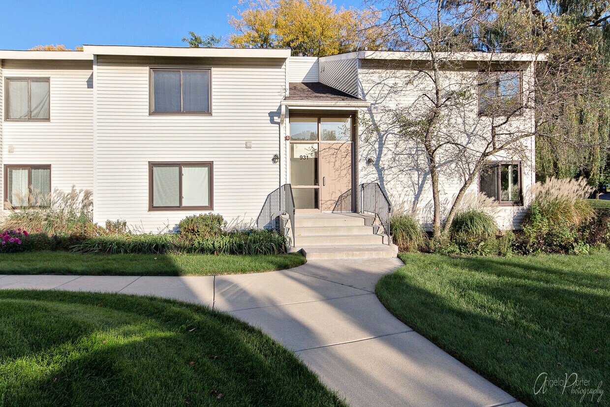 931 Market Ct Unit 2A, Vernon Hills, IL 60061 Condo for Rent in