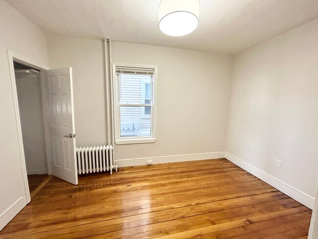 Foto del edificio - 157 E Cottage St