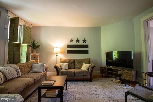 Foto del edificio - 148 Adams St NW