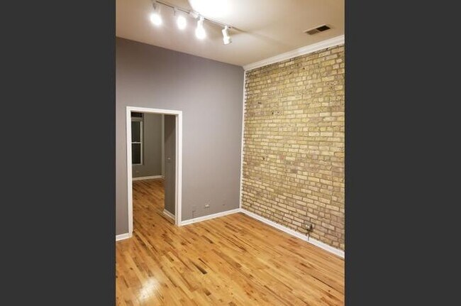 Foto del edificio - 533 N Ashland Ave