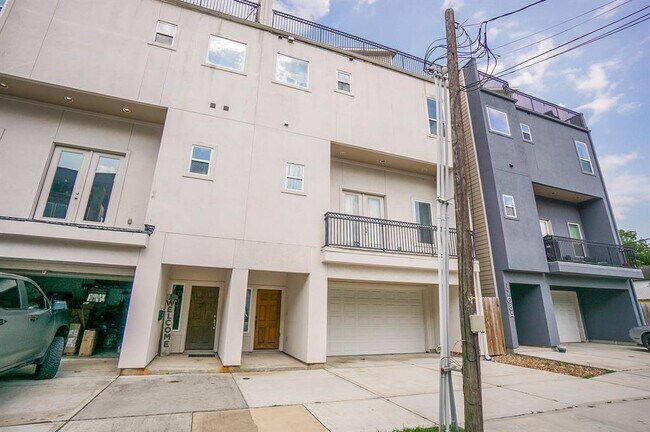 Building Photo - 1708 Holly St