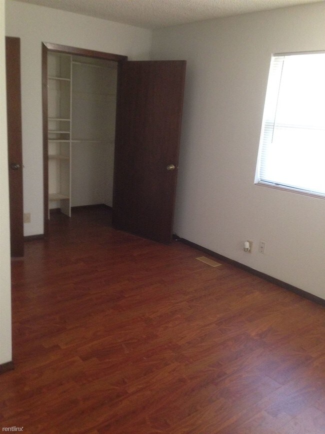 Building Photo - 2533 W Crawford Ave