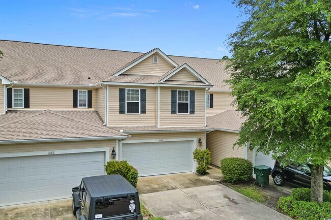 Building Photo - 1060 Fairway Ln