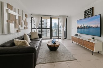 Building Photo - 600 NE 36th St