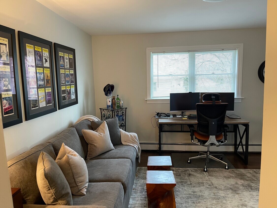 Living Room/Office - 54 Henry St
