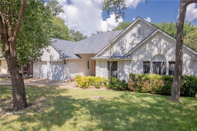 Building Photo - 7764 Yaupon Dr