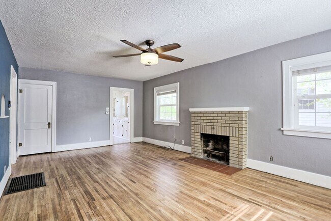 Building Photo - 2038 9th Ave