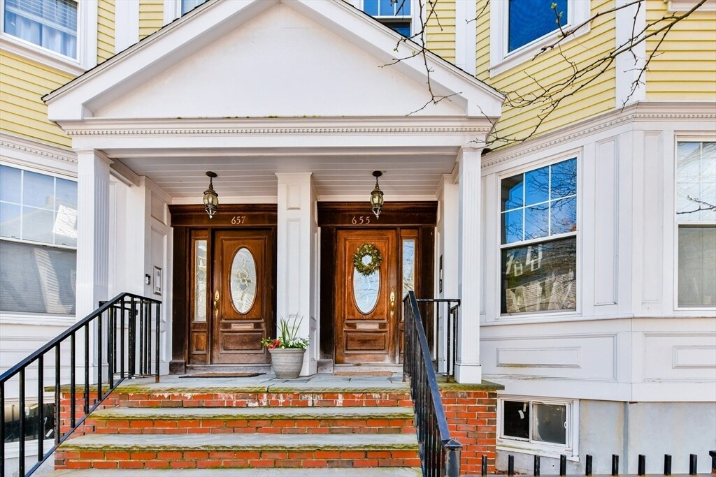 Primary Photo - 655 E 6th St