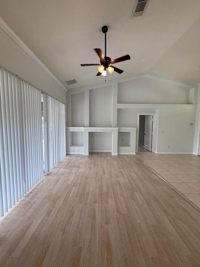Foto del edificio - 1214 SW Emerald Ave