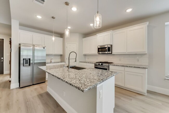 Building Photo - Recently Renovated 4-bed 3-bath 2-living a...