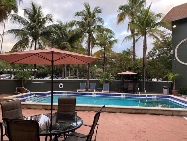 Foto del edificio - 3245 Virginia St