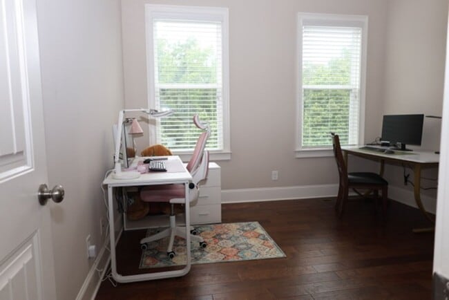 Building Photo - Single Family Home In Desired Neighborhood...