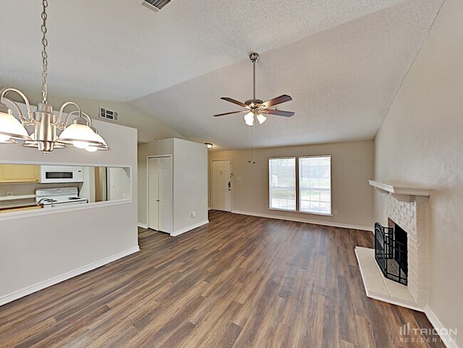 Foto del edificio - 4628 Moss Rose Dr