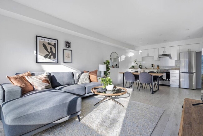 Building Photo - 2225 W 8th Ave