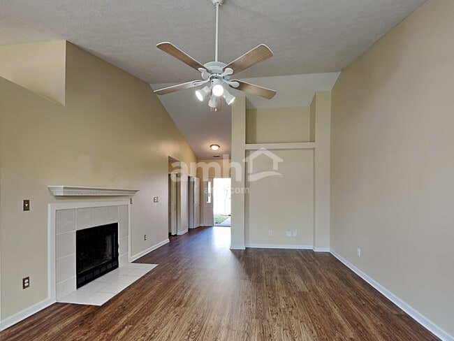 Building Photo - 13850 Bruddy Dr