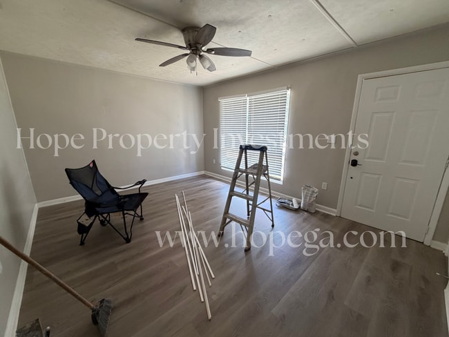 Building Photo - 4 Midland Park Ln