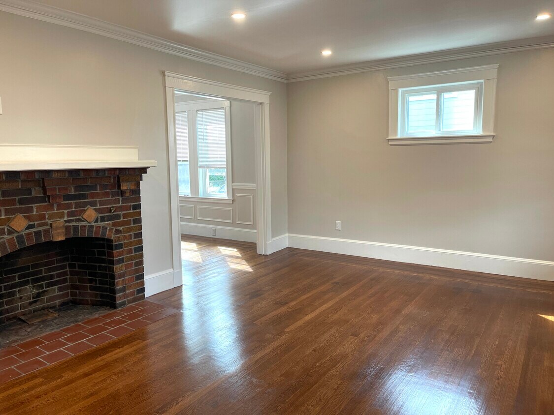 Primary Photo - 224 Faneuil St