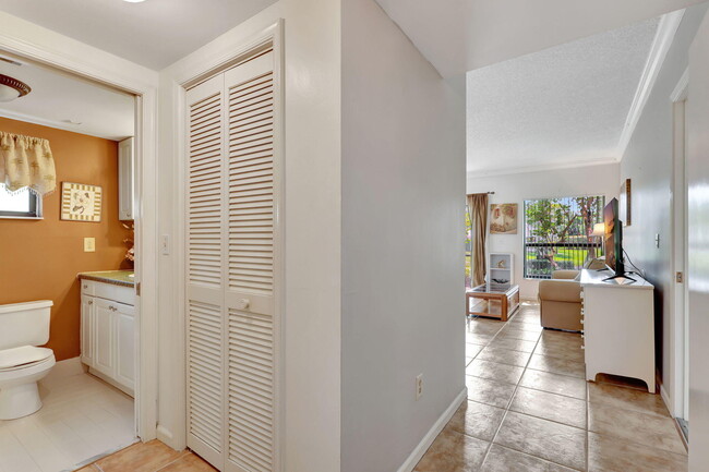 Building Photo - 11863 Wimbledon 440 Cir