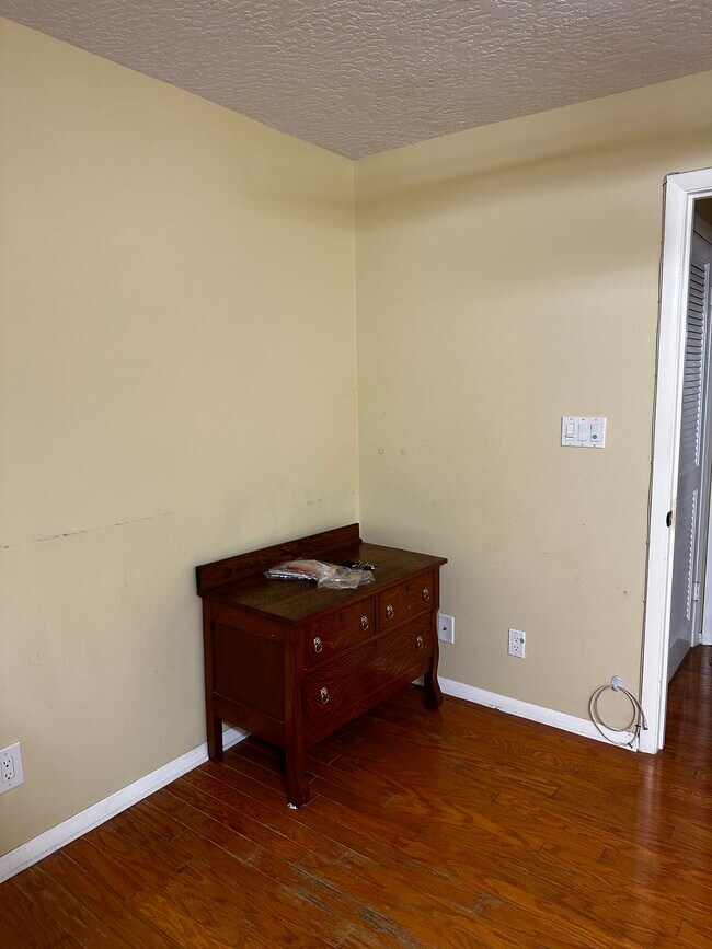 Foto del edificio - 1225 N Wickham Rd