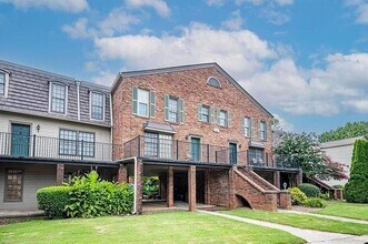 Building Photo - 3091 Colonial Way