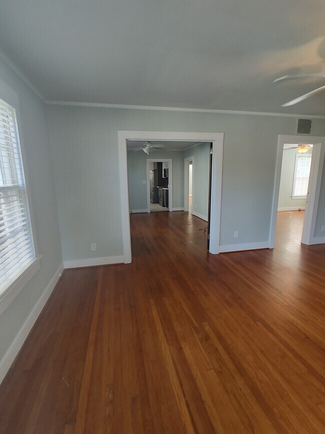 Vista desde la puerta principal - 1807 E Cervantes St