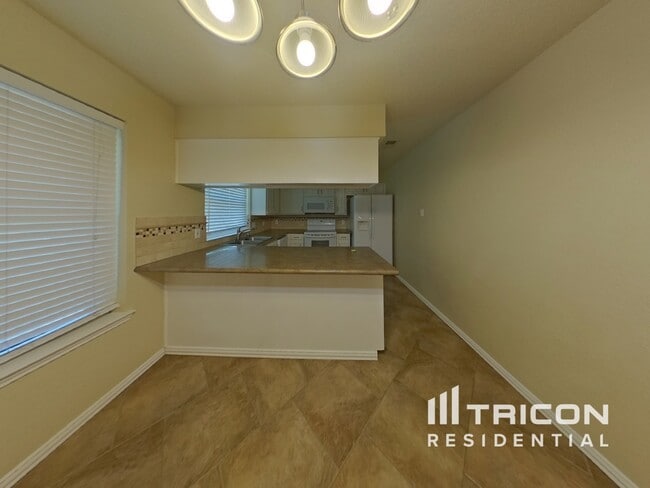 Building Photo - 6625 Fair Oaks Dr