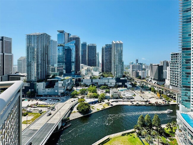 Foto del edificio - 350 S Miami Ave