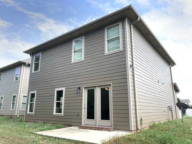 Building Photo - 4Bed/2.5bath