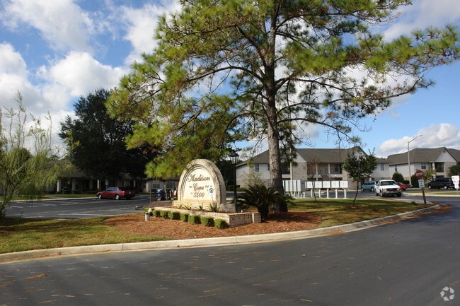 Building Photo - Madison Cove