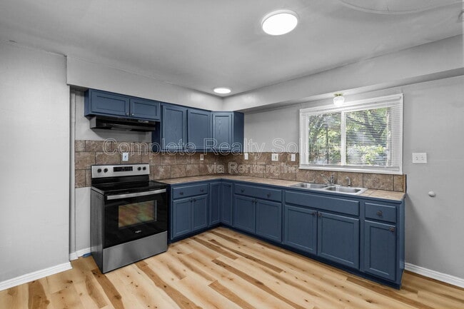 Photo - 10465 Lord Dr House