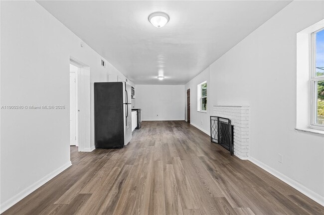 Building Photo - 201 S Biscayne River Dr