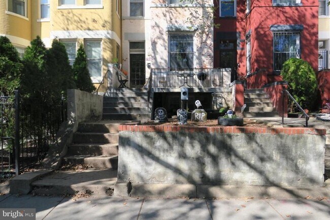Foto del edificio - 1031 Park Rd NW