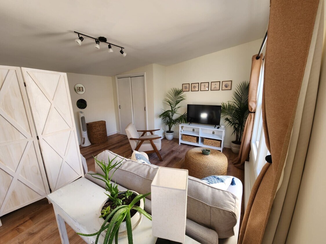 Foto principal - 815 E Curtis Ave