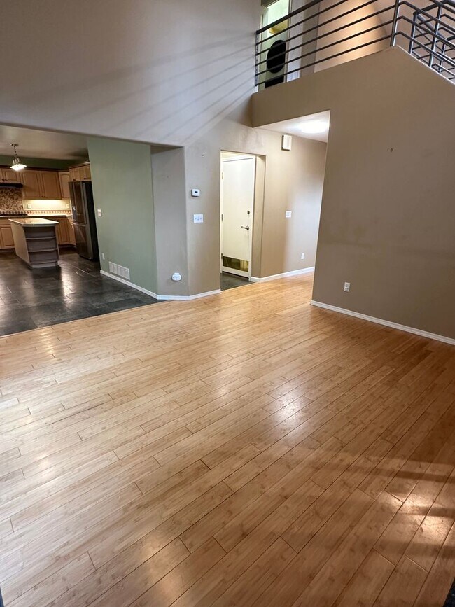 Building Photo - 6-12 month lease term available | South An...